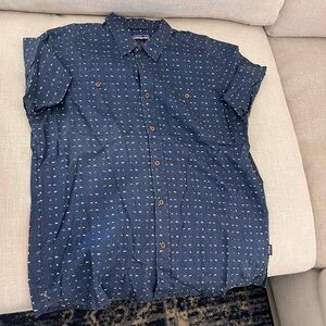 Men’s Patagonia Large Button Down